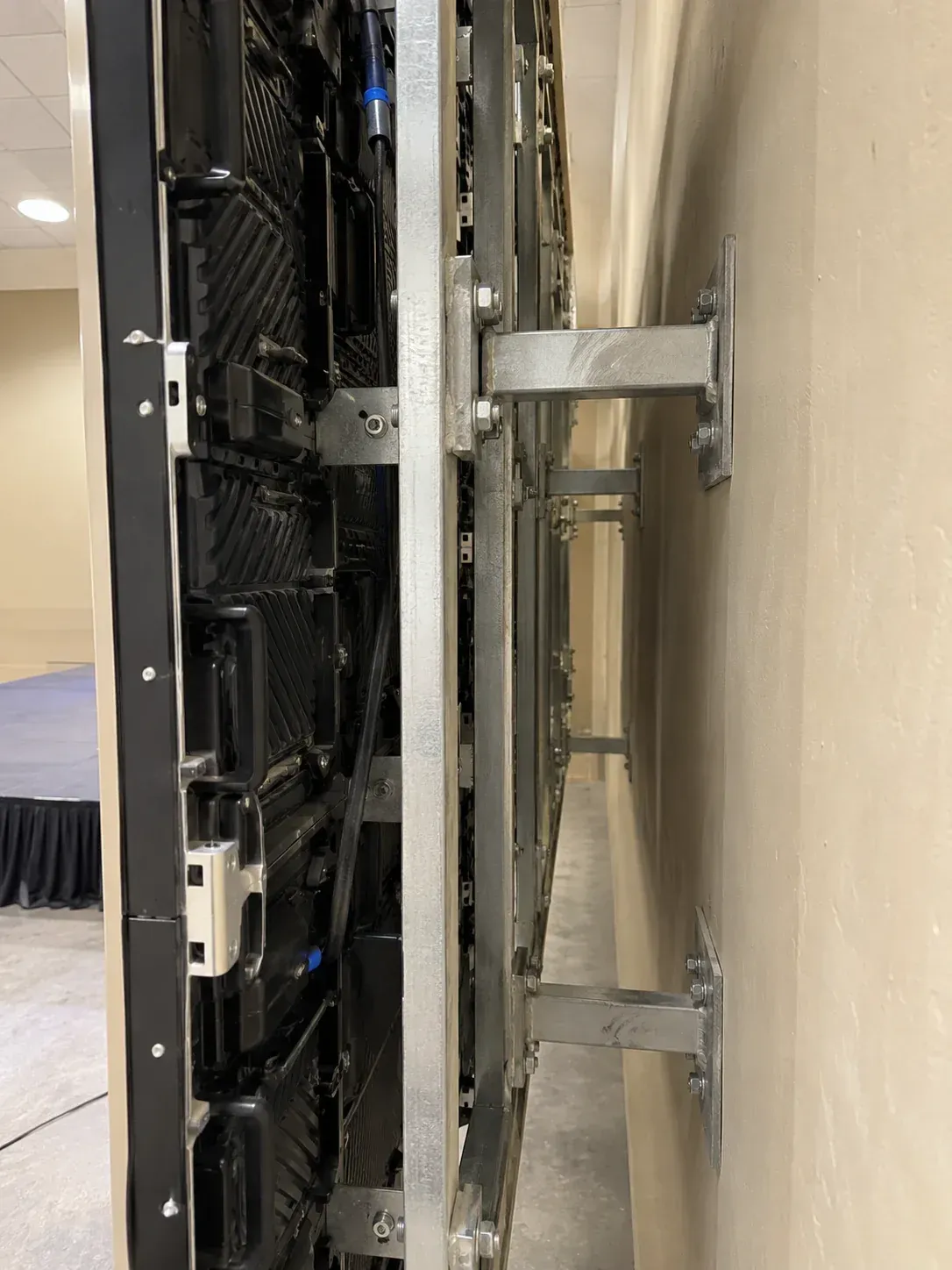 Close view of an aluminium mounting rail and LED cabinet support